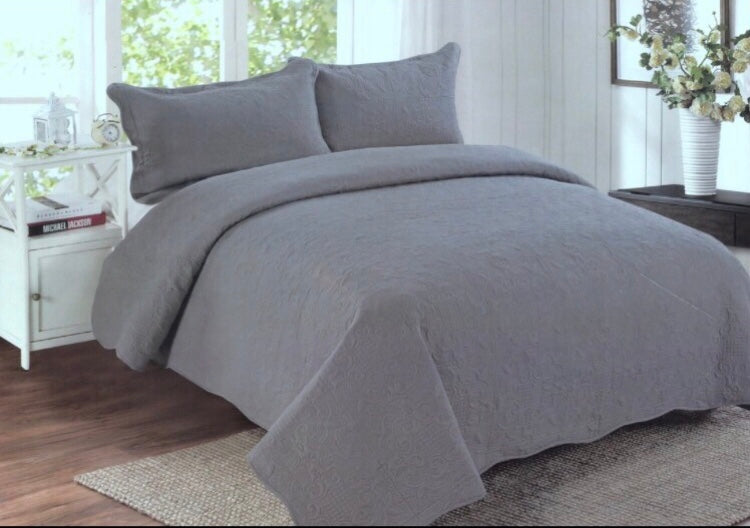 Harmonious Mist Gray Quilt