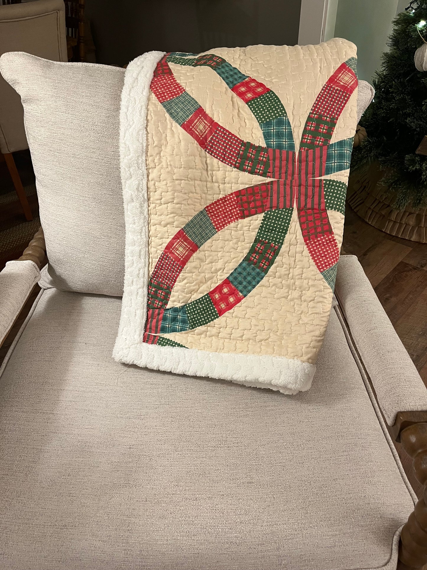 Christmas Wedding Ring Quilted Throw