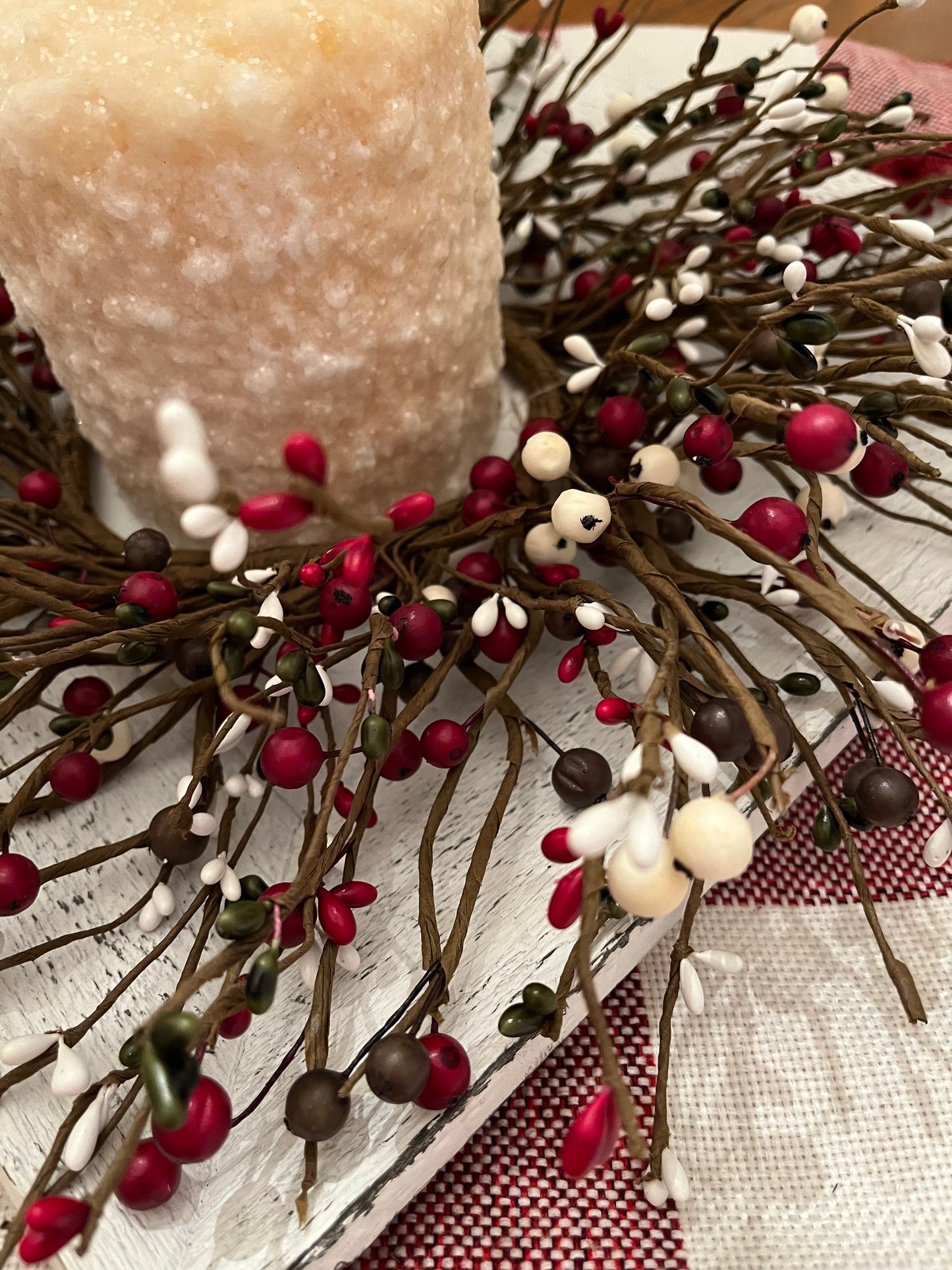 Christmas classic red, green and white large berry candle ring