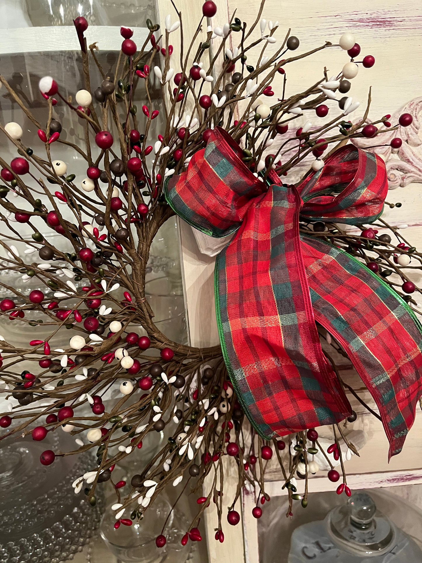 Christmas classic red, green and white large berry candle ring